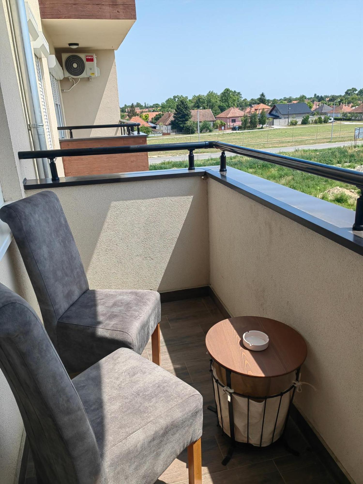 Road Warriors Apartment Subotica Esterno foto