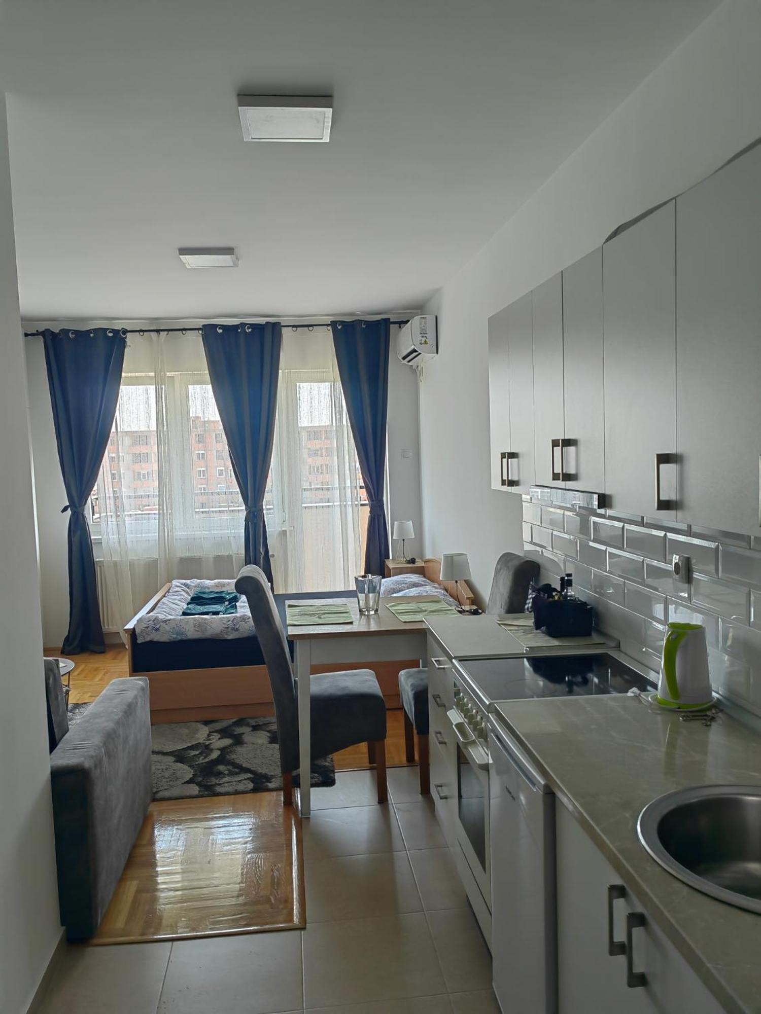 Road Warriors Apartment Subotica Esterno foto